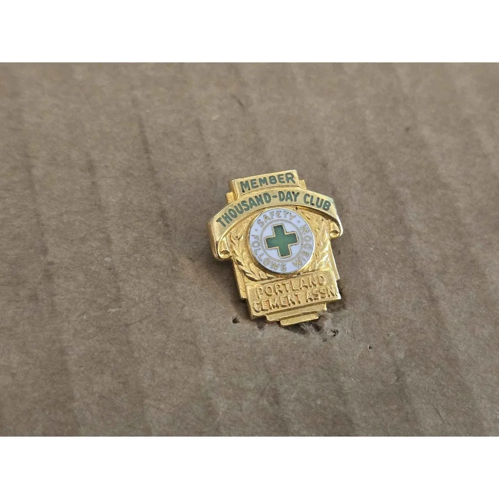 Portland Cement Association Thousand-Day Club Safety Award Lapel Hat Pin G1
